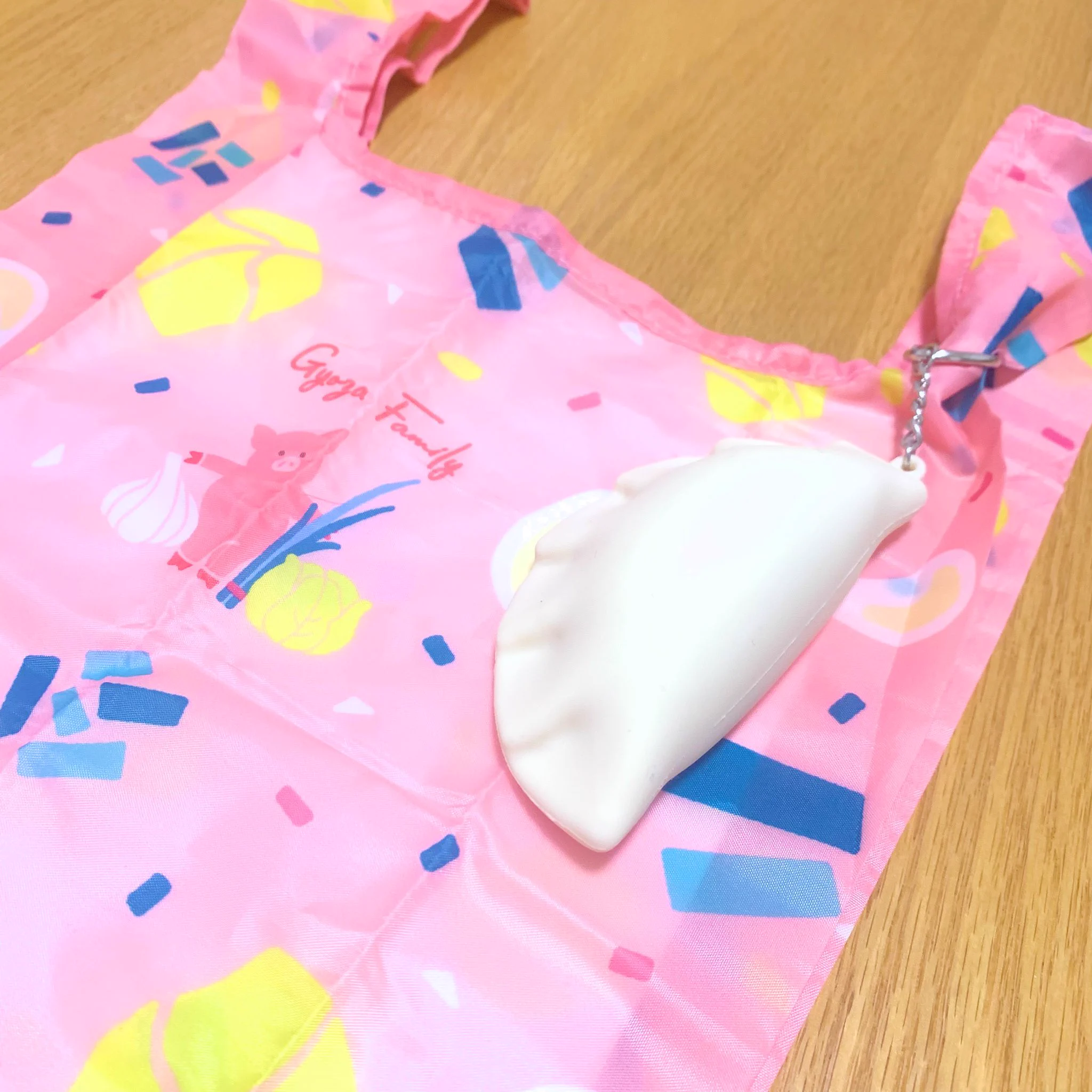 ギョウザ型のエコバッグが可愛い！ミンチを彷彿とさせるデザインにも注目！