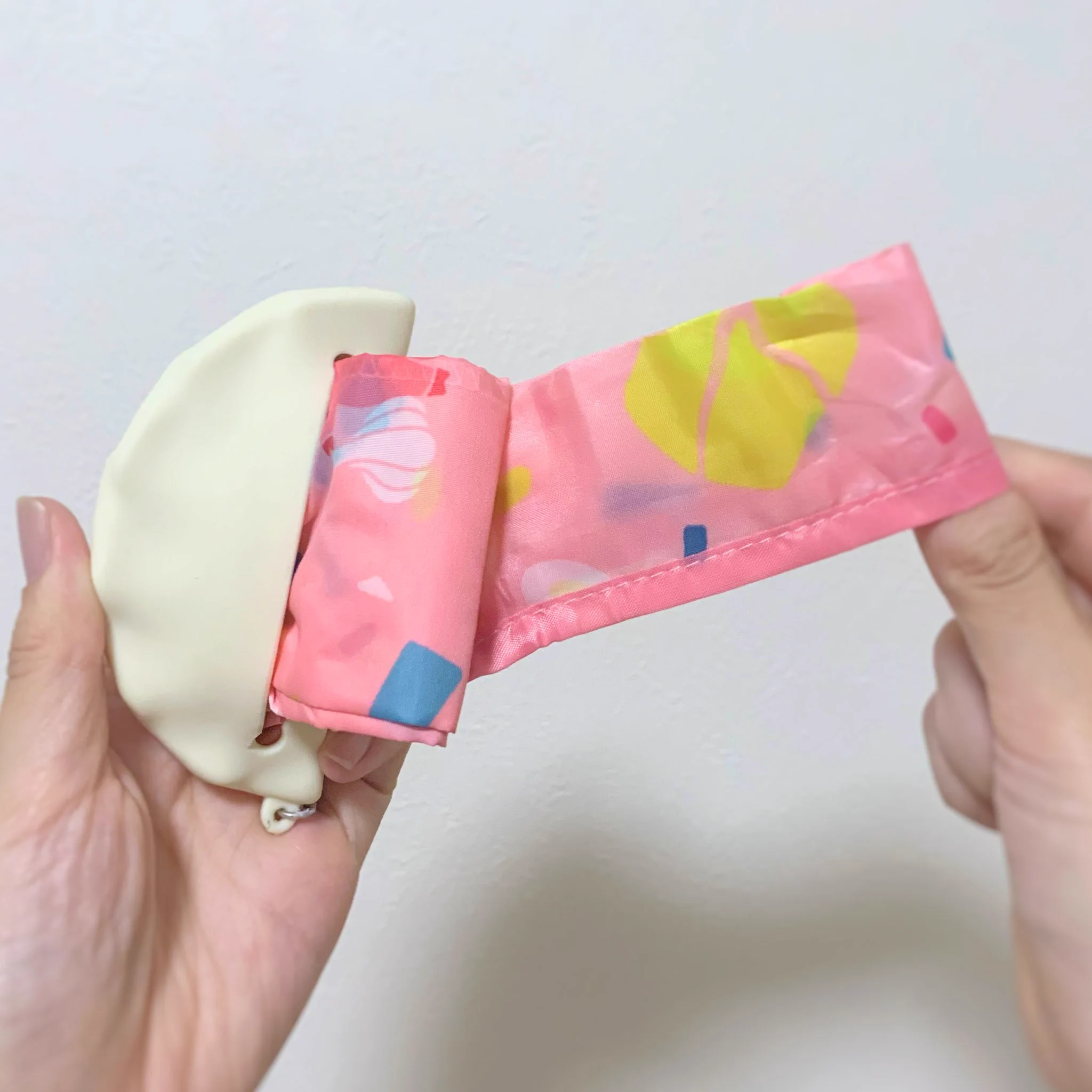 ギョウザ型のエコバッグが可愛い！ミンチを彷彿とさせるデザインにも注目！