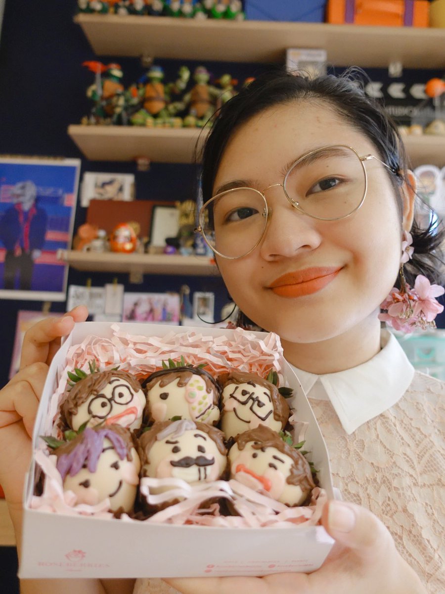 08/22 • It’s my birthday! 🎉 So I treated myself to another round of Sanders Sides Berries just like last year 🍓

Celebrating with a full &amp; grateful heart. Reminding myself today that growth will always take time &amp; a lot of grace. Happy End of Leo Season, y’all 🥂😌