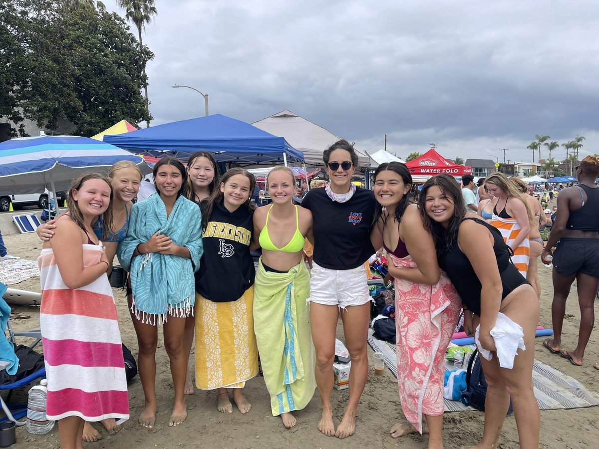 StephanieHeili3's tweet photo. Here’s what hope is… MHS water polo meeting Olympic idols today at Battle of the Bay. Melissa Seideman, Maggie Steffens, Ashleigh Johnson. #provepositive. #proudtobeLBUSD https://t.co/i7tuEp3hE1