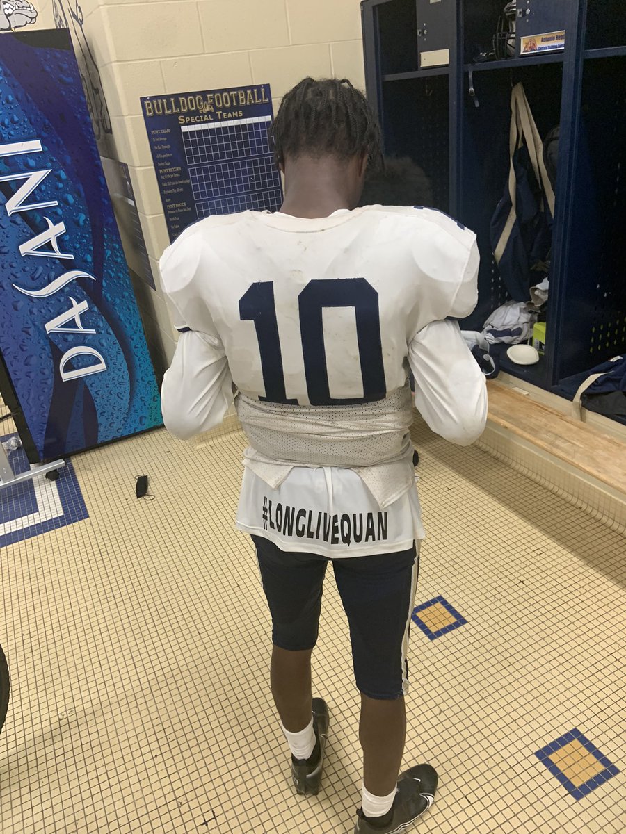 1kcam30's tweet photo. I had 2 touchdowns 1 throwing touchdown over 200 yards💯🔥 @GHHTSFball https://t.co/9FL32KMyYV