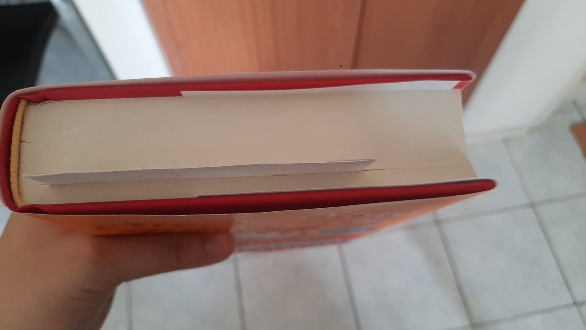 ironicallyours's tweet photo. #BookWorming things: I love cliff-hangers. It makes me want discover more and more, but I don't want to spoil the fun shortly. One chapter a day sounds like fun. https://t.co/S4zUb0sdOT