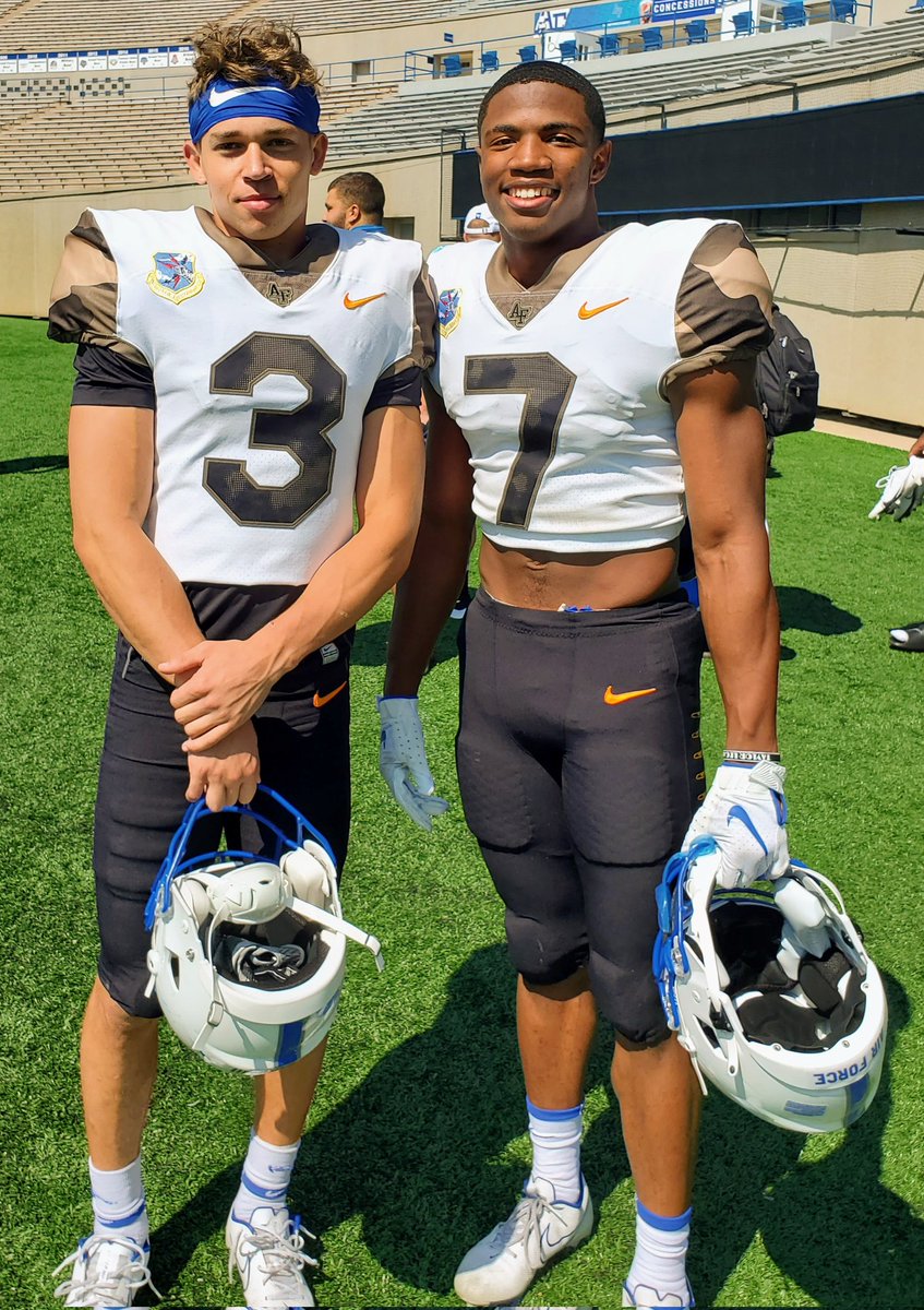HistoryFalcon's tweet photo. Tre and Trey! β‘ππΊπΈβ‘ππΊπΈ
Picks and Hits!π₯ππ£π₯
Part of the AF No Fly Zπ«ne!
#BoltUprising
#HitmanTaylor
#BuggsLife3 https://t.co/f6R33Bp5GL https://t.co/9qQuqTkqcE