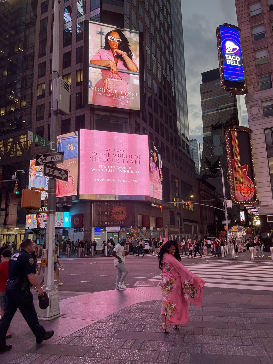 tonythecloser_'s tweet image. Oh you must ain’t see I put her business on 2 Times Square billboards in NYC