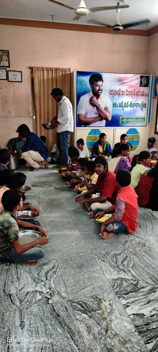 AlwaysCRavi's tweet photo. @KChiruTweets  gari birthday Celebrations at #Joyhome kurnool
#HBDMegastarChiranjeevi 
@RcYuvaShakthi https://t.co/2hfoIUNmeb