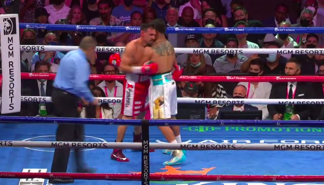enjoyGLOBE's tweet photo. The fight between Vicious versus The Ghost commences, and the pace picked up real quick. ๐ฅ
Which round will mean victory for either of these boxers? #AtinAngLaban #AtinAngMundo #PacquiaoUgas ๐ https://t.co/O5StbX8Kni