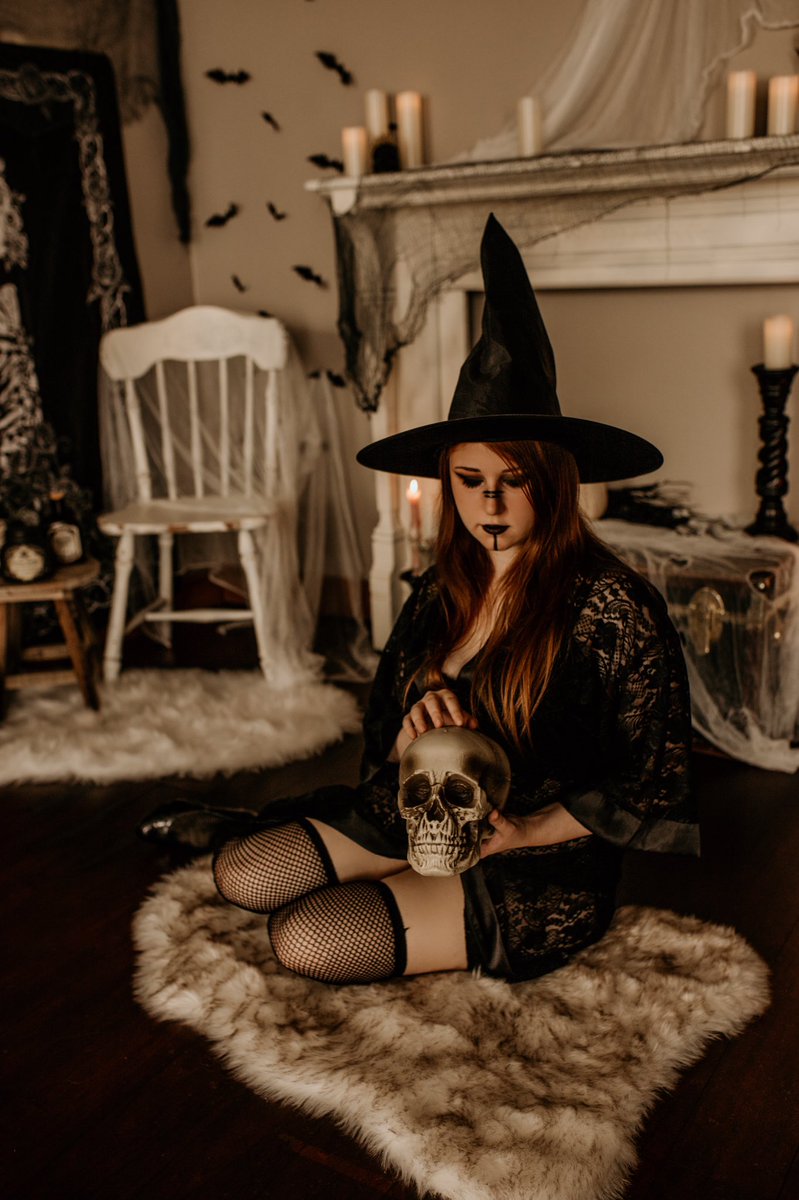 jessiappeared's tweet photo. Literally in love w/ how this photo shoot came out! 💀✨🖤 https://t.co/thfI0EXIsH