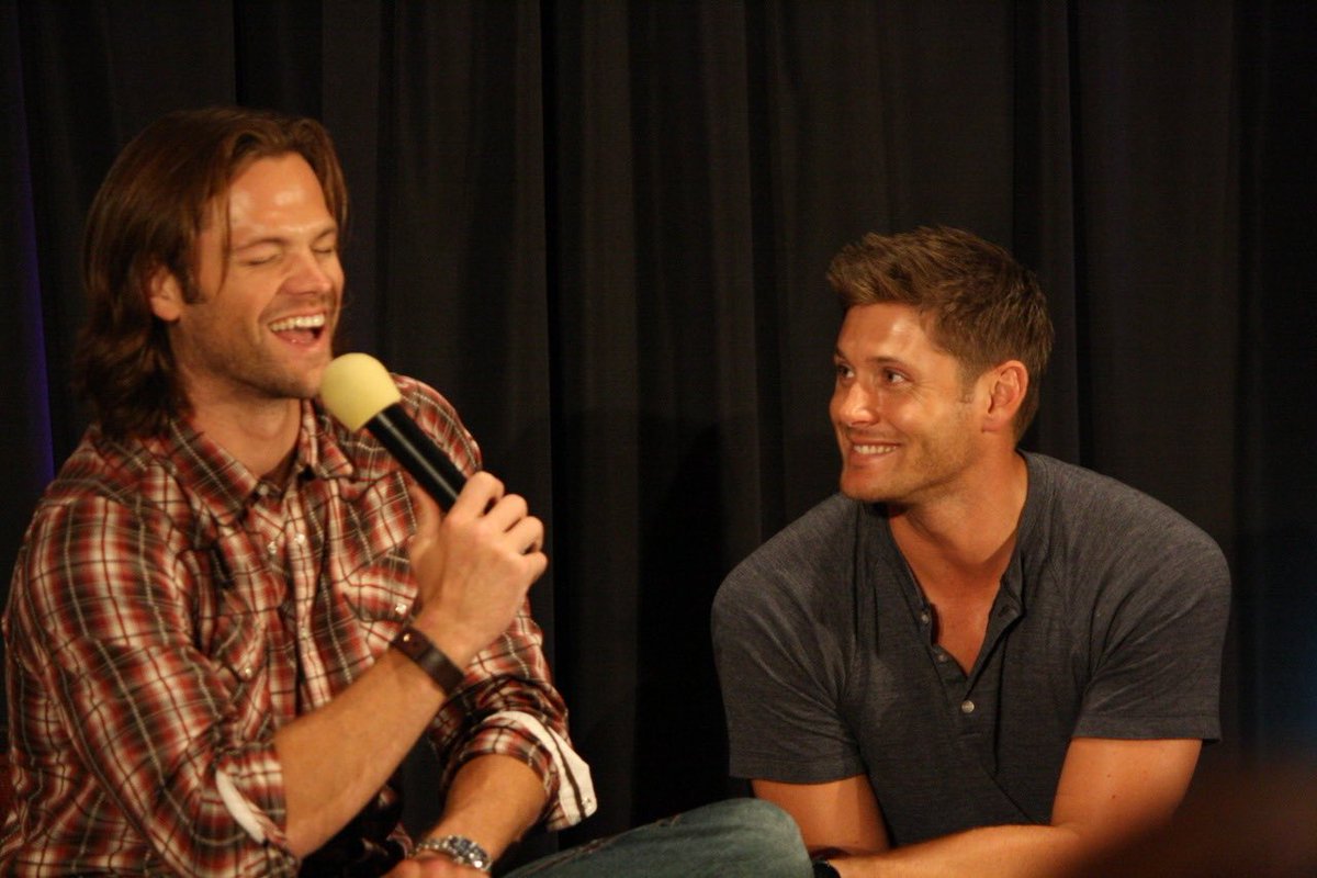 Эклз и падалеки. Дженсен эклз и джаред падалеки. Джаред падалеки сверхъестественное. Джаред падалеки сверхъестественное. Ревность эклза в отношении падалеки.