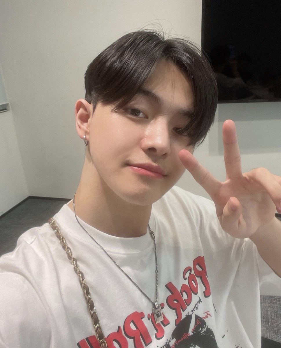 leosgallery_'s tweet photo. Leo instagram update 
[210821] https://t.co/QyaepGL3AK