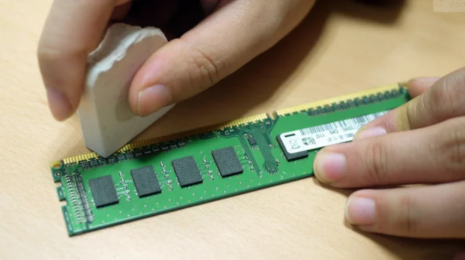 PCが起動しなくなった時は？メモリを消しゴムで掃除すると直る！