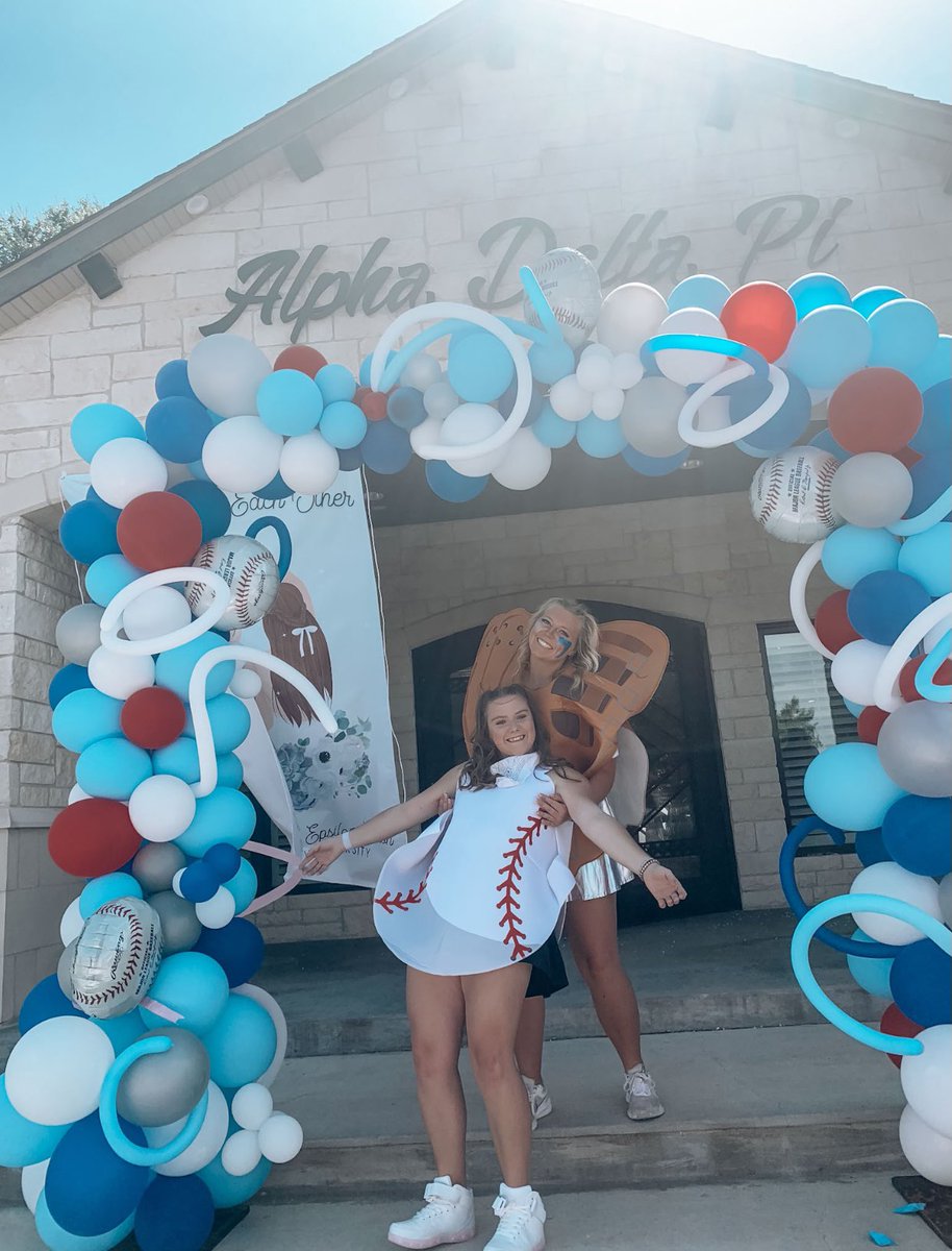 texastechadpi's tweet image. Hit a homerun with these Alphas!!!!! ⚾️💙

Welcome Home AC ‘21! We’re beyond proud to call you our sisters!!! 💙💙
#GOADPi #techrec21 #ttu25 #AC21 #BidDay