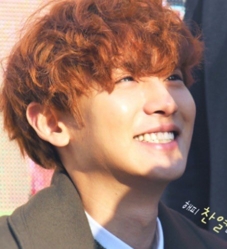 Ioeysite's tweet photo. IM IN LOVEEEEE I FEEL MY HEART EXPLODING ♡♡♡♡♡ #찬열 #CHANYEOL https://t.co/wnl18KUzhT