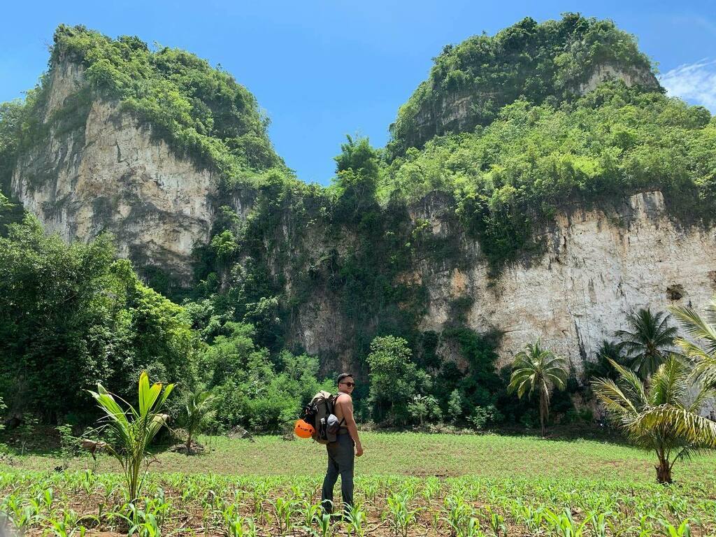 Happy #globalclimbingday !
Here’s to finding strength in the most awkward positions, thriving within nature’s forces, conquering fear and doubt, and to the camaraderie that transcends borders &amp; languages. Thankful for this sport that welcomed me with ope… instagr.am/p/CS3NDG-hMn2/
