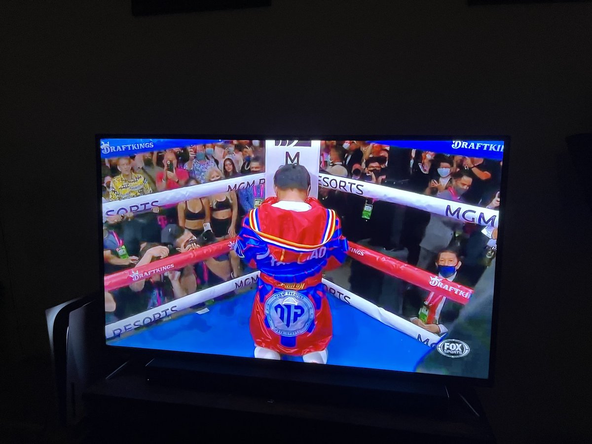 ldelpuerto's tweet photo. The last time we’ll ever see the champ fight. #GoManny ⁦@MannyPacquiao⁩ https://t.co/qGQ7uKKKyG