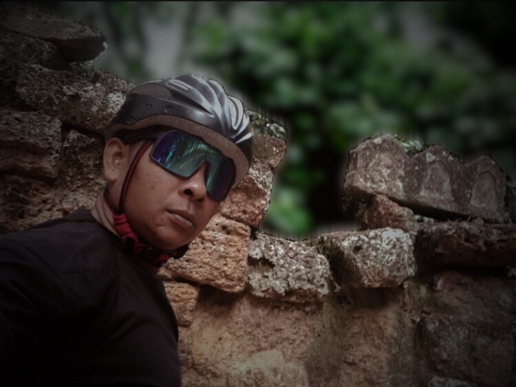 JayMOT79's tweet photo. Friday Vibes 
#fridayvibes #templesights #banteaykdei #rideadventure #PhotoOfTheDay https://t.co/00324X7Pok