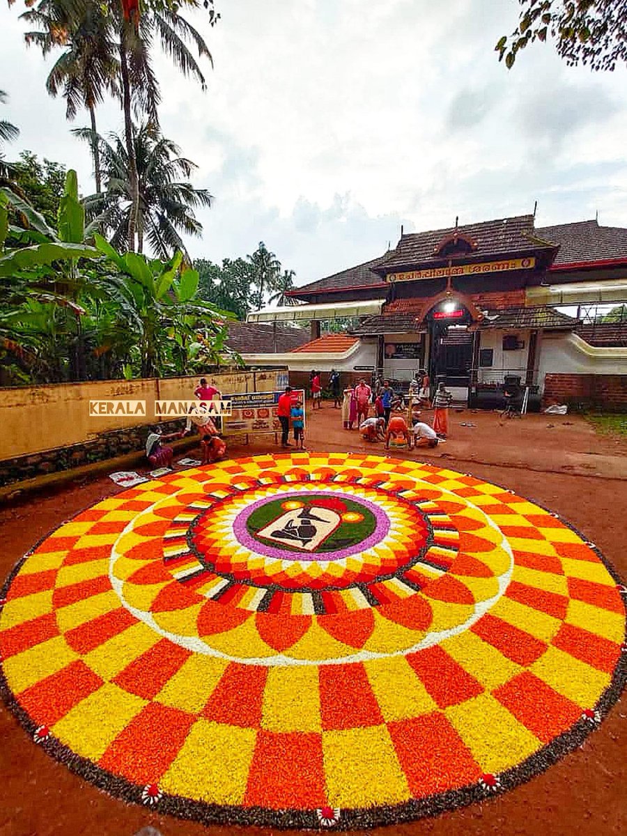 🚩#Onam ‘pookalam’ or floral carpet-Made using Traditional 10 types of fresh flowers& petals at home,temples&public places welcoming King Mahabali who was blessed by Vamana Avatar of Lord Vishnu to visit his kingdom #Kerala for 10 days every year!
Cherpu Bhagavathy Temple #Kerala