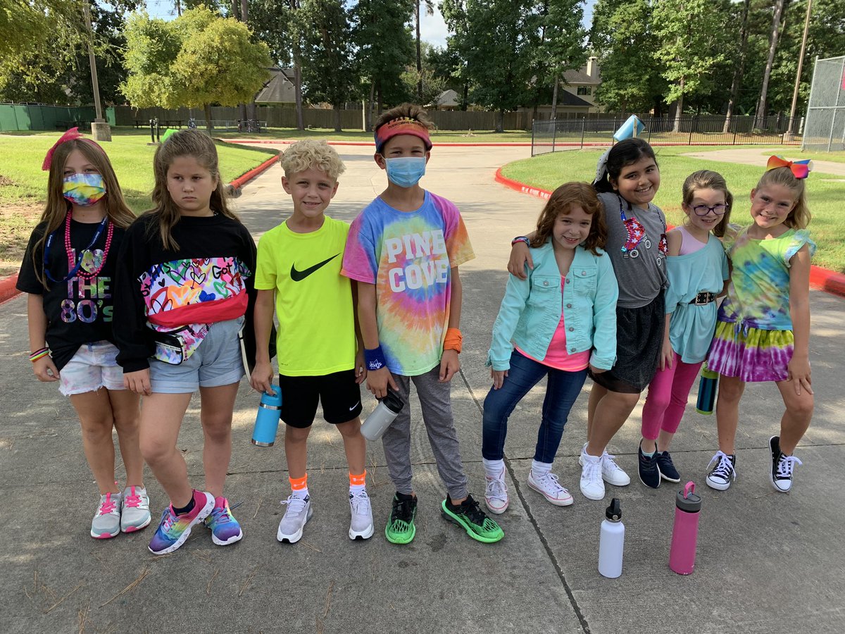 RobinZorkic's tweet photo. 80’s dress up day #eseSOAR https://t.co/Yv89nmMJS7