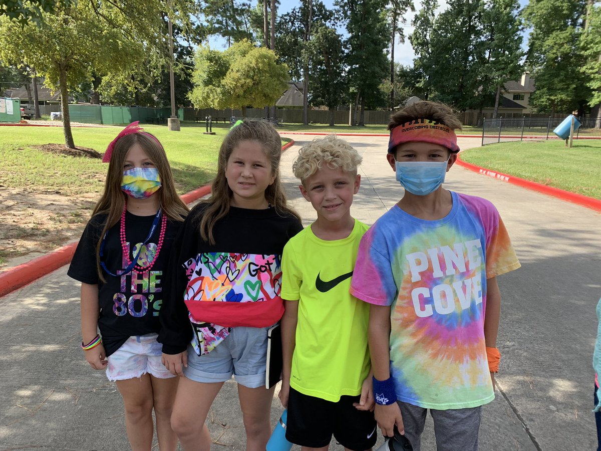 RobinZorkic's tweet photo. 80’s dress up day #eseSOAR https://t.co/Yv89nmMJS7