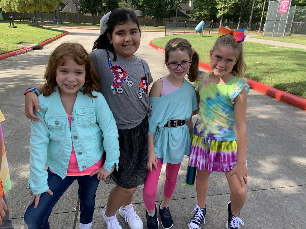 RobinZorkic's tweet photo. 80’s dress up day #eseSOAR https://t.co/Yv89nmMJS7