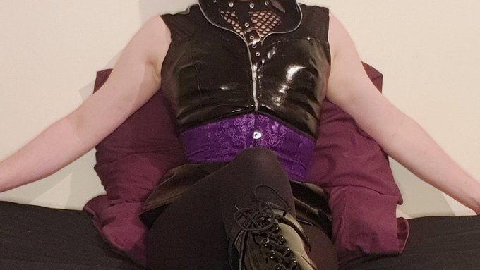 3 pic. Got my Proper sized corsets from DraculaClothing :D Looove them!! Pair amazingly with my Pleaser