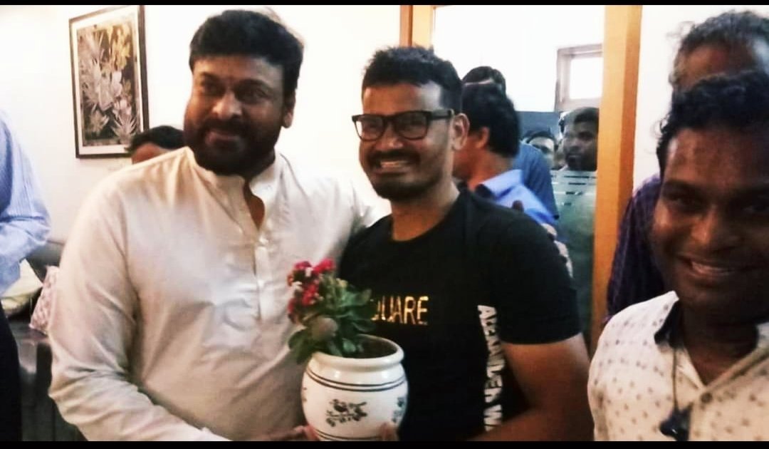 bigfmrjkrish's tweet photo. Annayya Ee roju Mi puttina roju (HAPPY B DAY).
Konni Kotla Steppulesina Paadaalni nenu taakina Roju.

#HappyBirthdayChiranjeevi  garu.🎂🎉🎂 #HappyBirthdayChiranjeevi https://t.co/goKALPfnaB