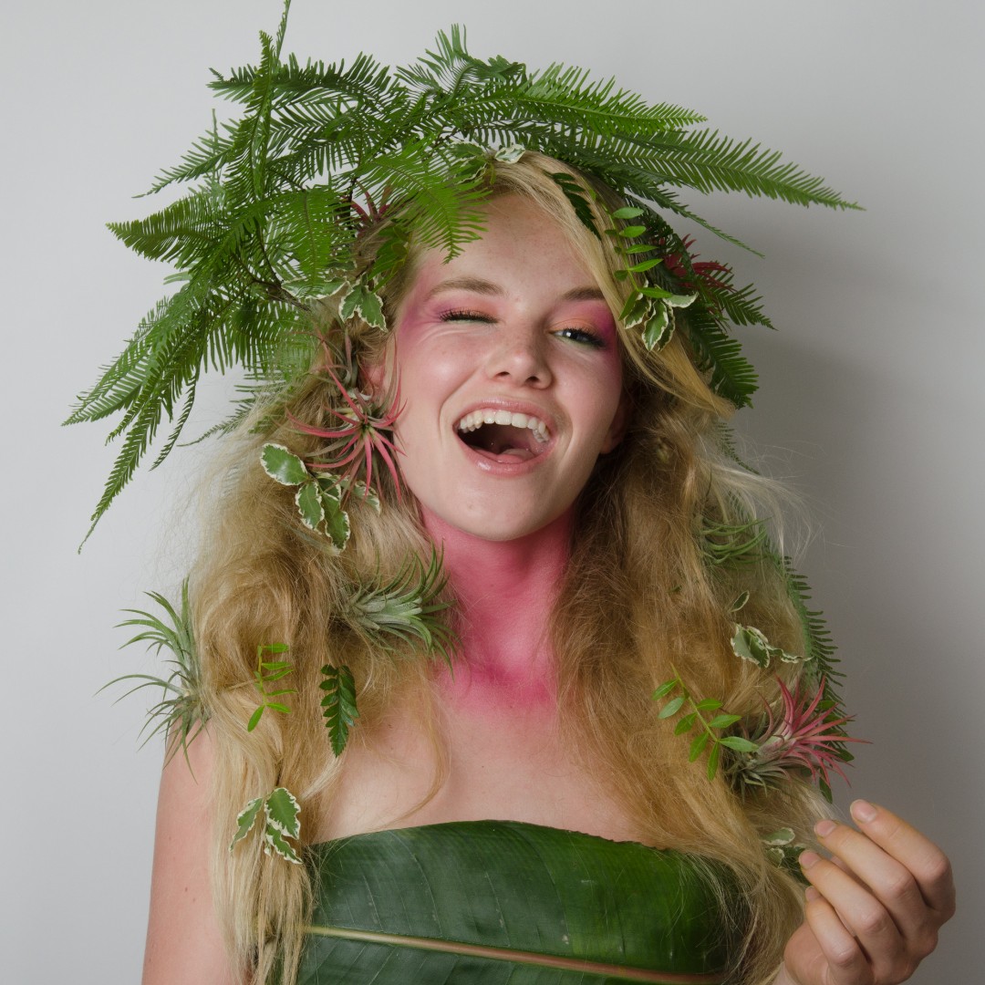 Enjoy your sunday!
.
@esmeevdgoes
<a href="/leliedesign/">Lelie Design</a>
@dutch_floral_designer
@caro_nederpelt
.
#dekrachtvangroen #greenpowers #greeninspiration #greenleaves #decoratiegroen #snijgroen