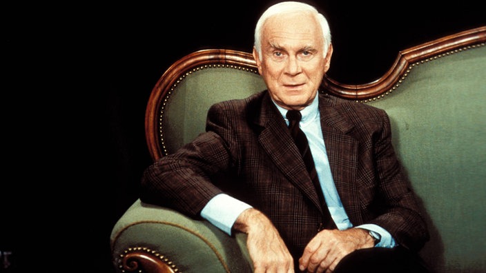 „Wer glaubt, Humor bestehe darin, sich über andere lustig zu machen, hat Humor nicht verstanden. Um komisch zu sein, muß man sich vor allem selbst zur Disposition stellen.“

So Victor von Bülow, bekannt als Loriot
(12. November 1923 - 22. August 2011)
Guten Morgen