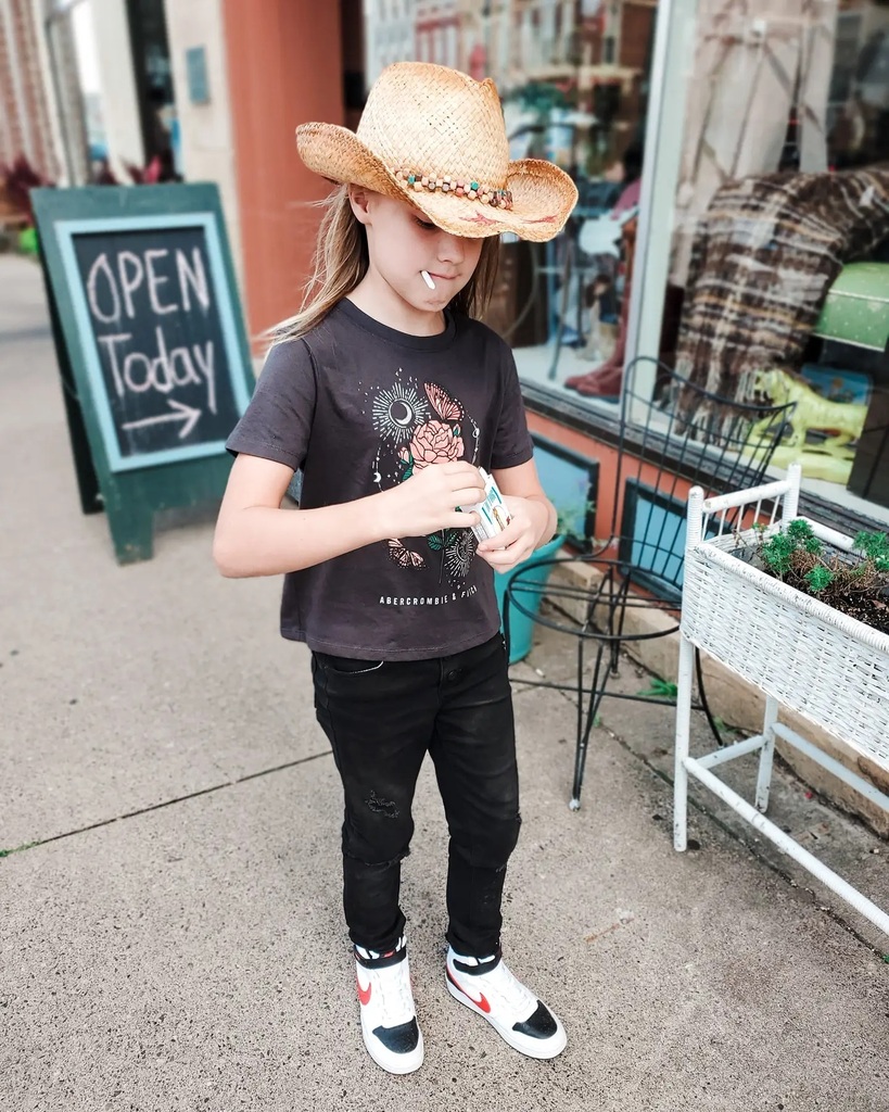 BrePeaBlog's tweet image. We found candy cigarettes and a cowboy hat at the antique store today 🤣