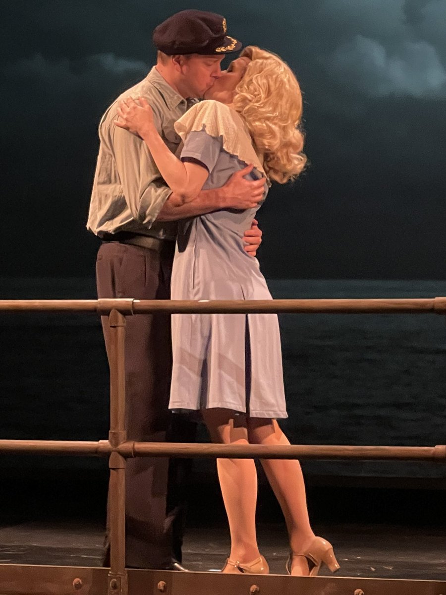 HENnewsmedia's tweet photo. “King Kong” now stomping through @MaverickTheater !!! Don’t miss the 8th wonder of the world! #halloweeneverynight #halloween #mavericktheater #kingkong #kingkongstageplay #fullerton #carldenham #anndarrow #jackdriscoll https://t.co/zsmd9hrlLf