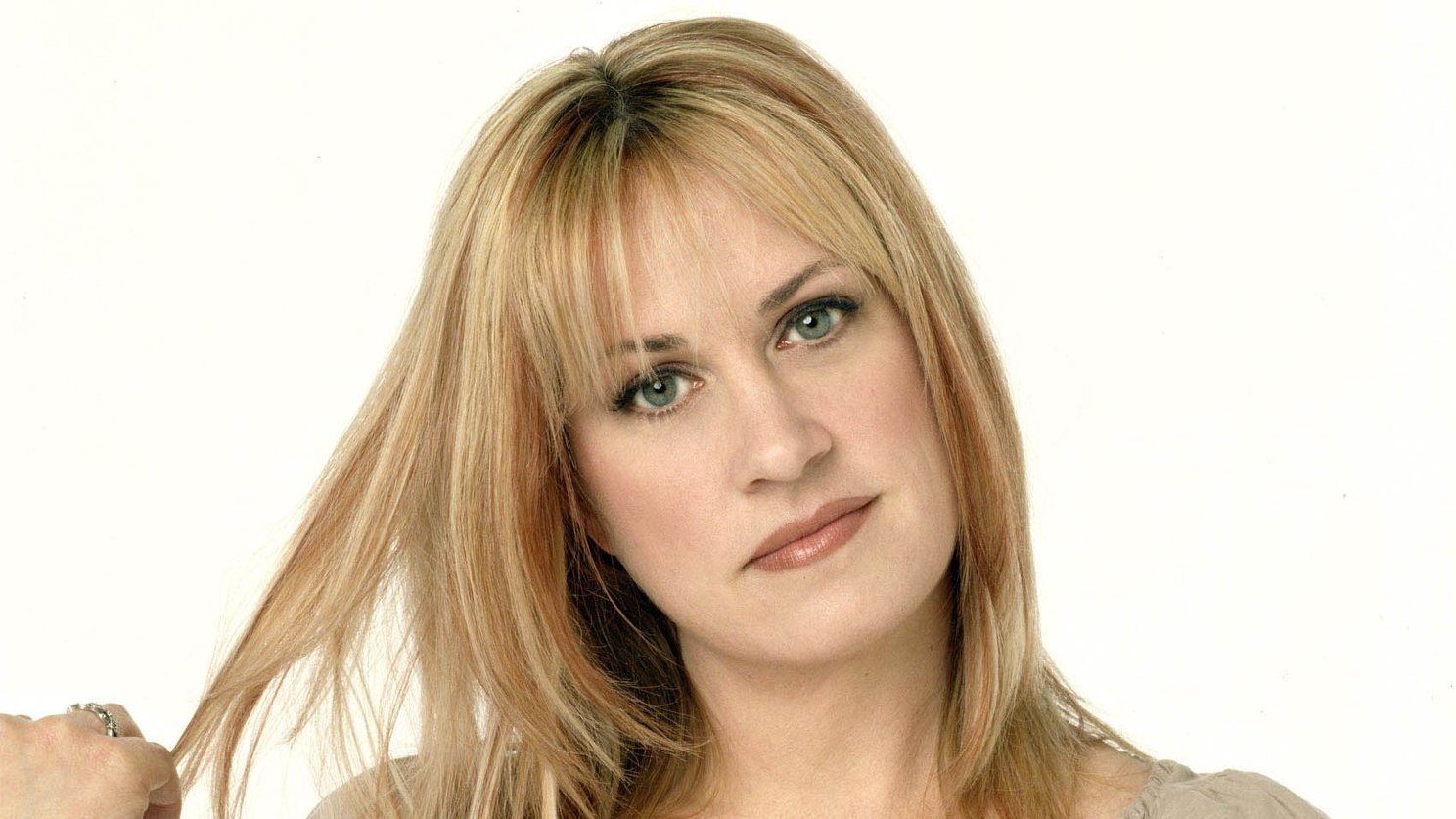 Happy Birthday to American musician  and the drummer of the band The Bangles, Debbi Peterson (August 22, 1961). 