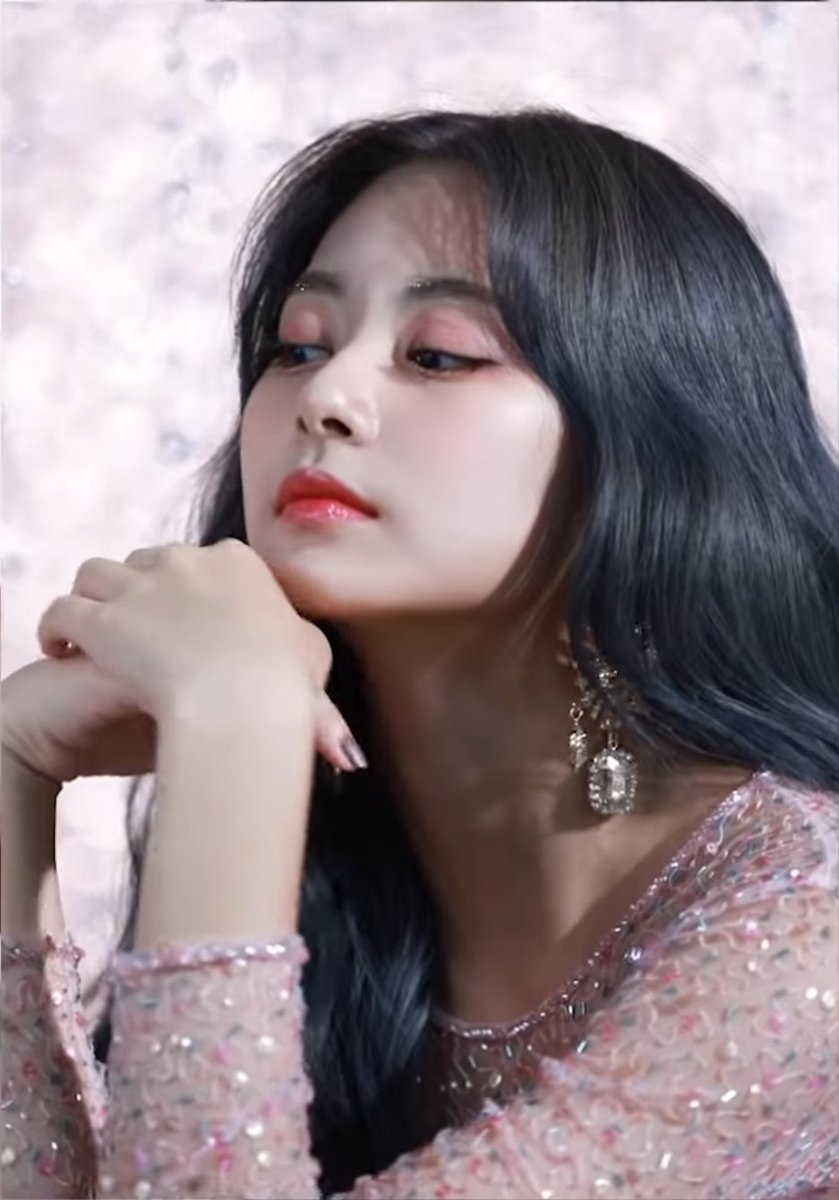 hourly tzuyu tweet media