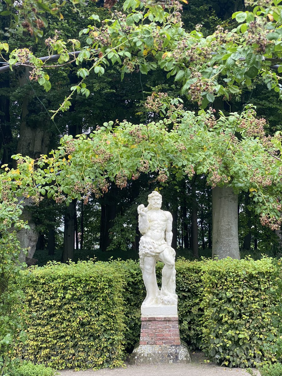 AfienavanZanten's tweet photo. @menkemaborg by rain #borgbaas #uithuizen #museumweer https://t.co/nOk4TAuYYd
