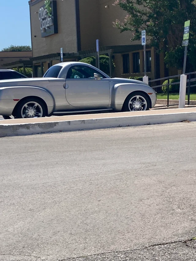 TheUSAcommunity's tweet photo. Anybody know what #truck this is?

#trucker #TruckloadsOfDeals #truckersmp https://t.co/015aCau0mY
