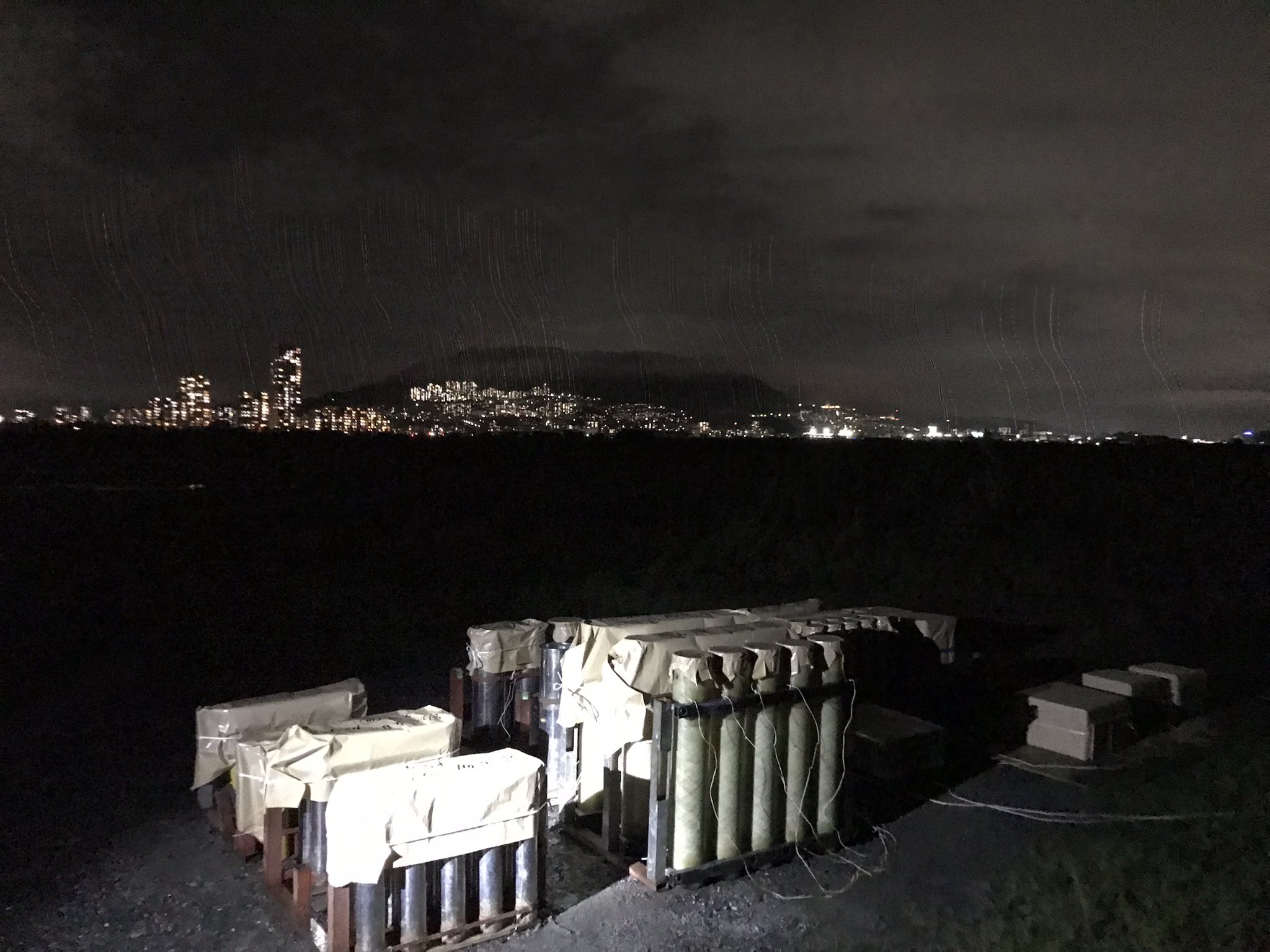 株式会社 牛尾煙火製造所 21年8月22日 日 本日は五日市某所より時ジャストから打ち上げます 弊社花火師撮影なので至近距離からになりますが インスタライブ配信します 花火 打ち上げ花火 花火大会 広島花火 広島 五日市 サプライズ花火