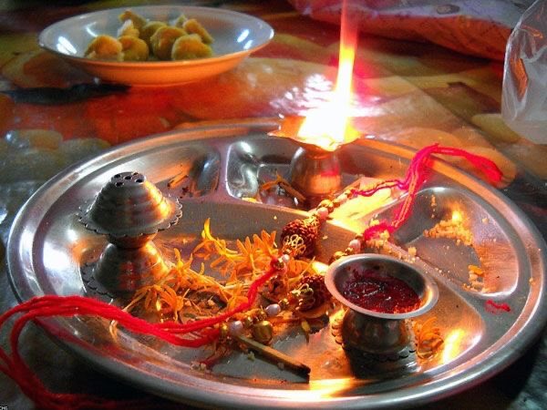 "सभी स्वजनों को पुनीत पावन पर्व रक्षाबंधन की हार्दिक शुभकामनाएं"🙏🙏
#रक्षा_बंधन_की_हार्दिक_शुभकामनाएं