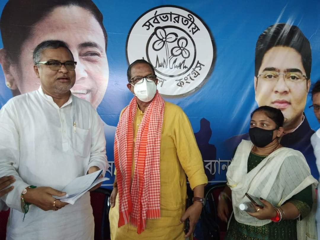 2023Tmc's tweet photo. ত্রিপুরার আগরতলায় পশ্চিমবঙ্গের আইন, বিচার ও পূর্ত মন্ত্রী মলয় ঘটক মহাশয়ের এবং সুব্রত ভৌমিক এর উপস্থিতিতে রাখি বন্ধন উৎসব পালন ও অন্যান্য দল ছেড়ে তৃণমূল কংগ্রেসে যোগদান কর্মসূচি। https://t.co/u8EbLMWLvF