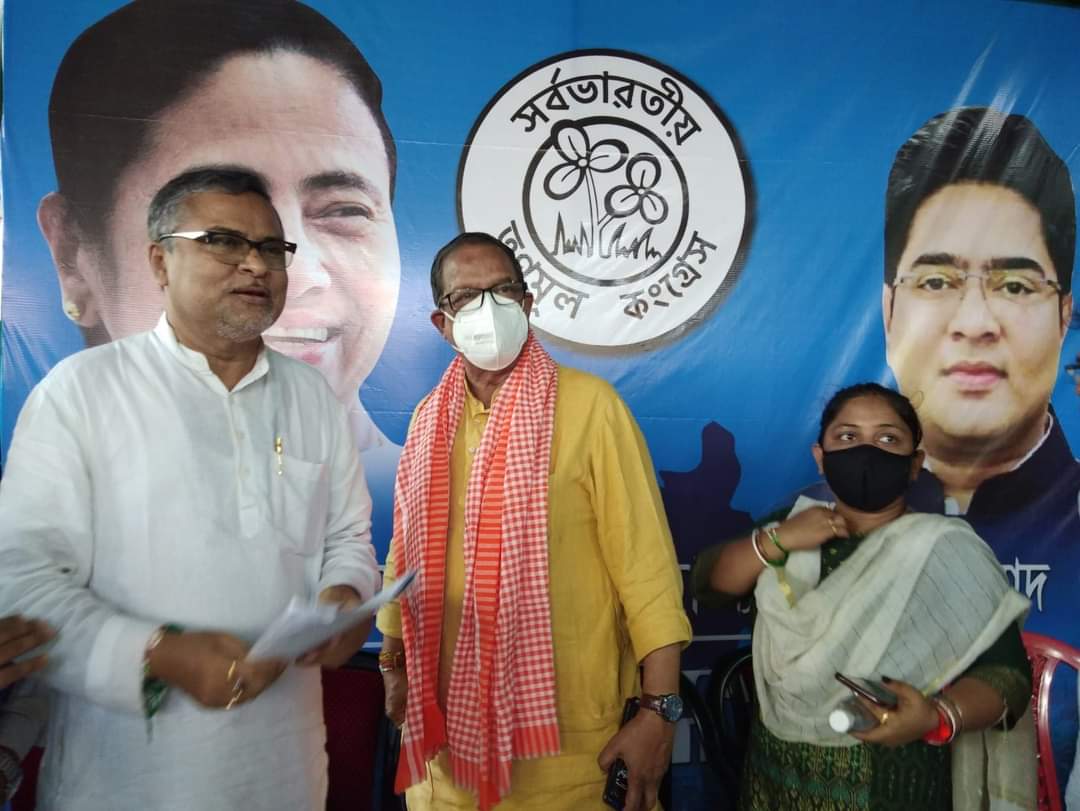 2023Tmc's tweet photo. ত্রিপুরার আগরতলায় পশ্চিমবঙ্গের আইন, বিচার ও পূর্ত মন্ত্রী মলয় ঘটক মহাশয়ের এবং সুব্রত ভৌমিক এর উপস্থিতিতে রাখি বন্ধন উৎসব পালন ও অন্যান্য দল ছেড়ে তৃণমূল কংগ্রেসে যোগদান কর্মসূচি। https://t.co/u8EbLMWLvF