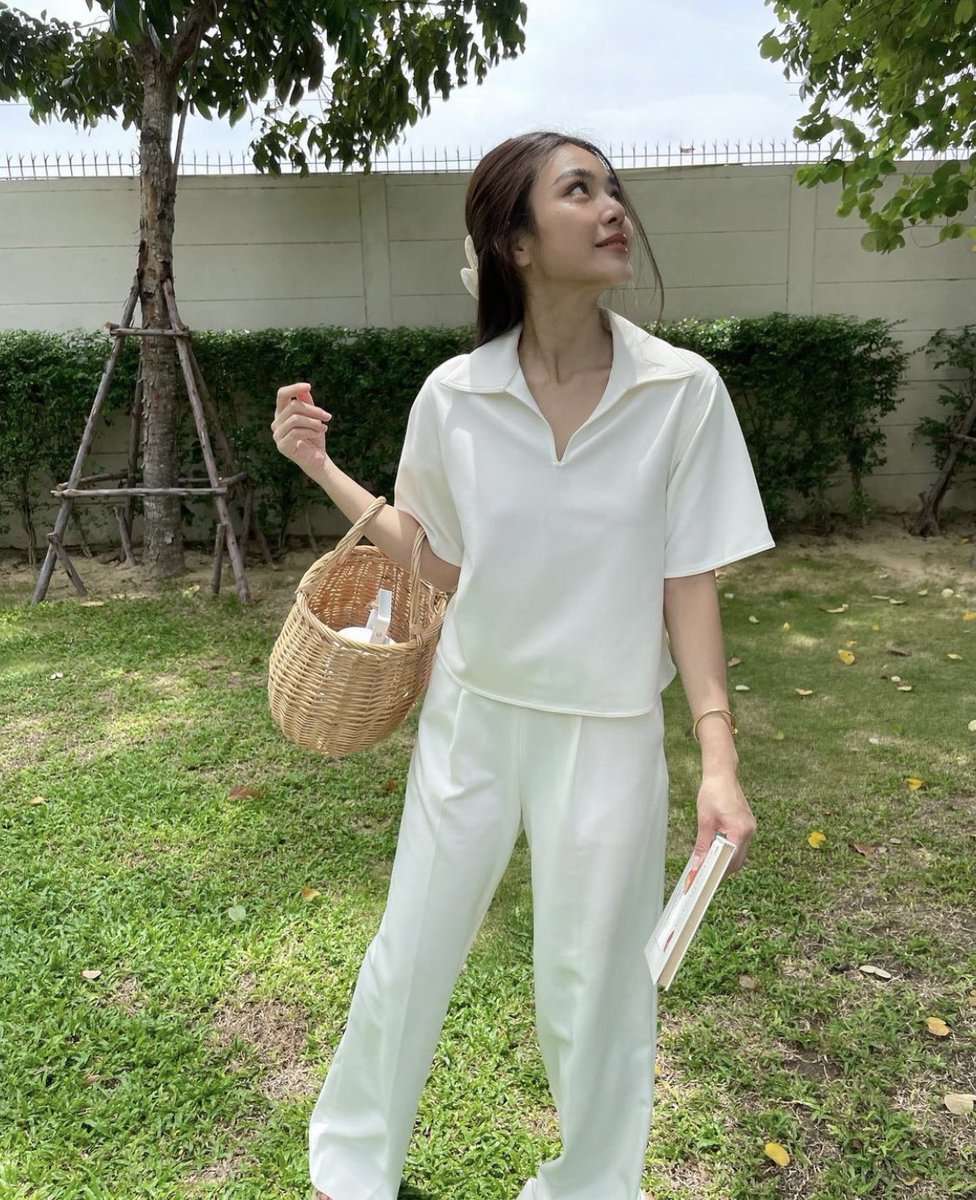 rancangrenjana's tweet photo. 25 — Kalau ada photoshoot, Mima pasti sama Abi. Tapi hari ini dia ngotot mau ikut Ibuk ceklik ceklik (in Mima’s language artinya foto2). Bener aja kan belom ada setengah jam udah pules bobo sore 😅

Jadinya Abi foto2in Ibuk bentar, abis itu fotoin Mima mumpung anaknya lagi kalem https://t.co/oT4rJQKvIi