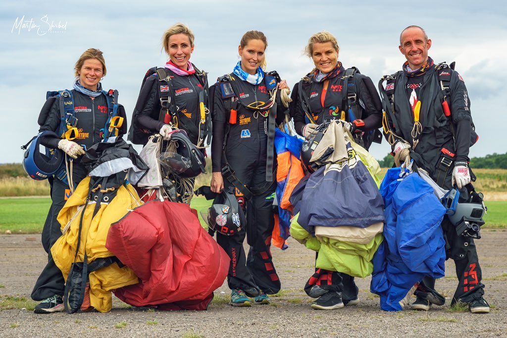 NFTOSkydiving's tweet photo. A happy team is a successful team. A happy team is a successful team.
📸 Martin Skrbel
#skydivehibaldstow #skydive #skydivergirl #team #sport #parachute #trainhardorgohome #trainhardfighteasy #sky #blonde #airsport #air #lbaltimeters #vigilathletes #britisharmysports https://t.co/MpkZtxn3Ie