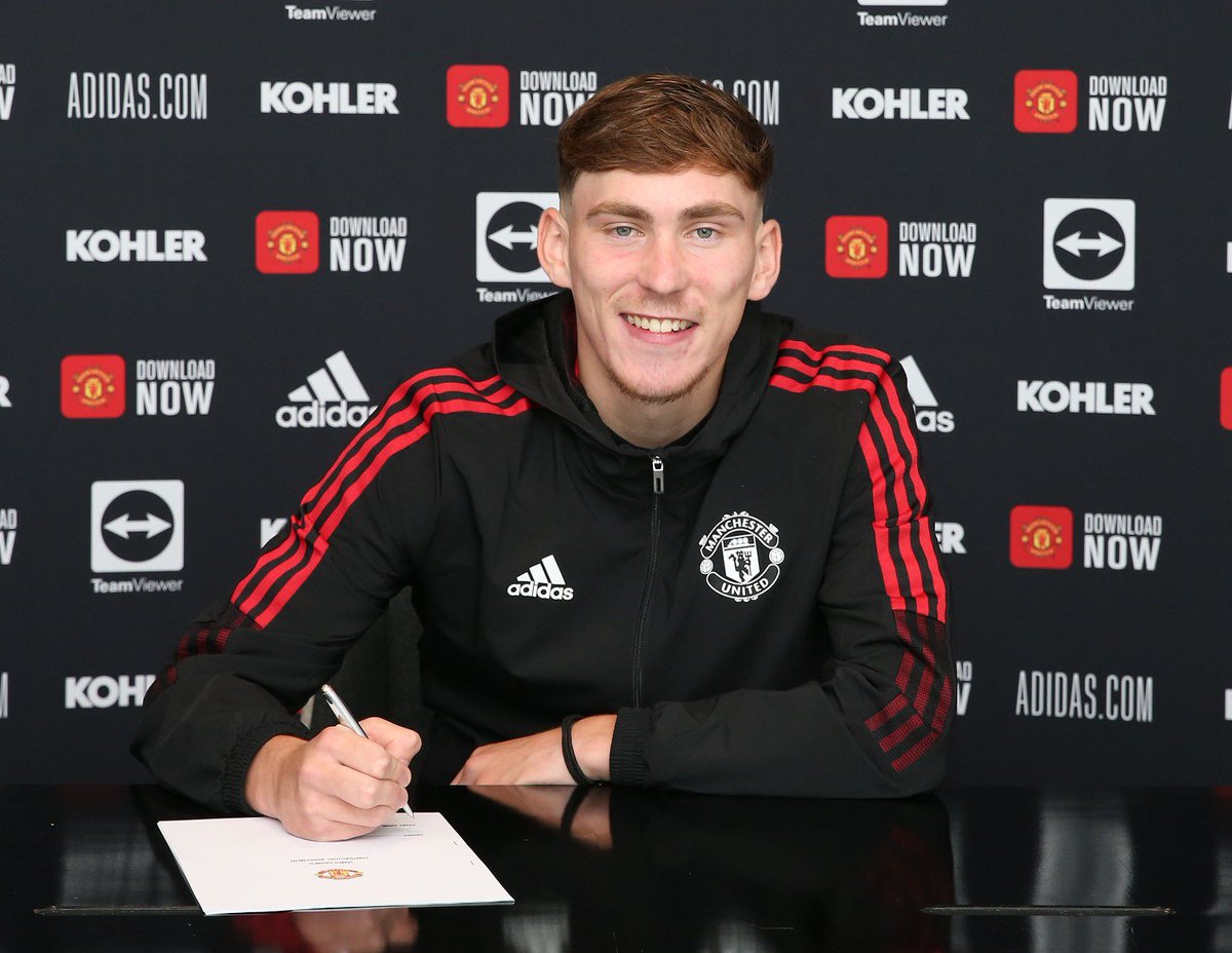 Delighted to sign a new long term deal at @ManUtd #37