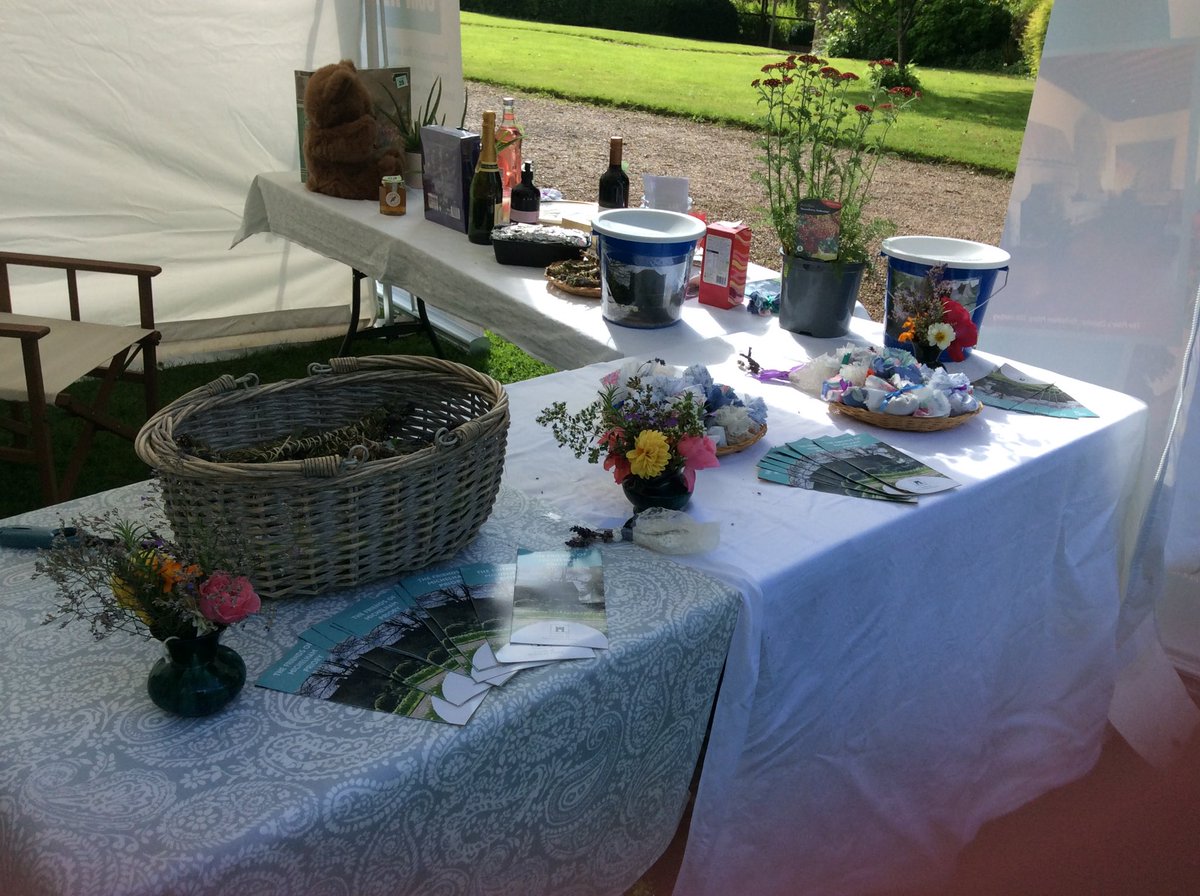 friendsmpriory's tweet photo. Second day of the Classic Vehicle Show at Michelham. Come and see! While you’re here, visit us at the Friends’ welcome tent on the lawn - with raffle prizes! Select a book and have a lavender bag to keep the moths away. Tudor Smudge sticks too for a relaxing experience! https://t.co/B6LKpGCQku
