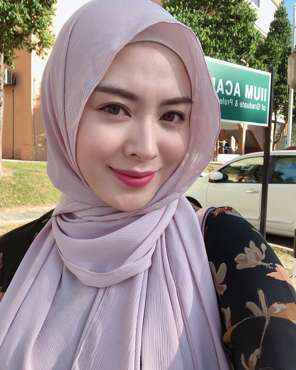 ...marketing.Di Indonesia, Siti Khadijah bekerjasama dengan Ayana Jihye Moo...
