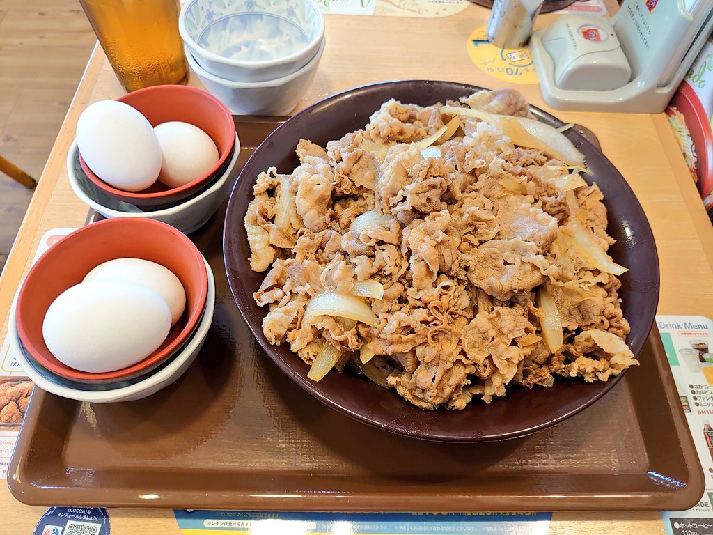くに On Twitter キング牛丼早食いチャレンジ キング牛丼の量は約1 2kg さのっちルール適用で生卵 4個使用 今回タイム 3分40秒 自己ベスト 2分55秒 敗因 今日の1食目に食べたので全く胃が受け付けなかった しばらく引退します キング牛丼 牛丼