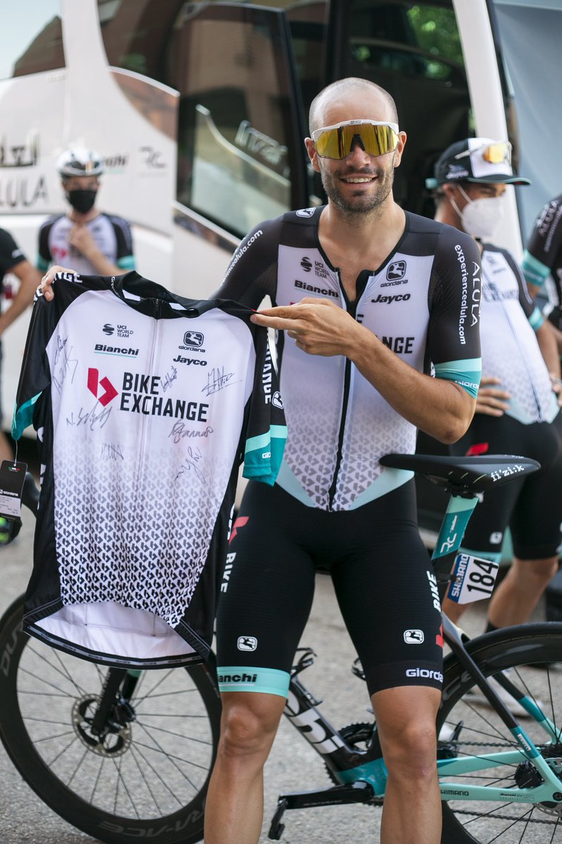 GreenEDGEteam's tweet photo. WIN! We’re giving 2 fans the chance to win a Team BikeExchange jersey signed by our full #LaVuelta21 team!

To be in with a chance
1️⃣ Comment below - how many Grand Tour stage wins does this current Vuelta squad have between them? 🤔
2️⃣ Follow @greenedgecycling &amp; @giordanacycling https://t.co/HLWJPCarM4