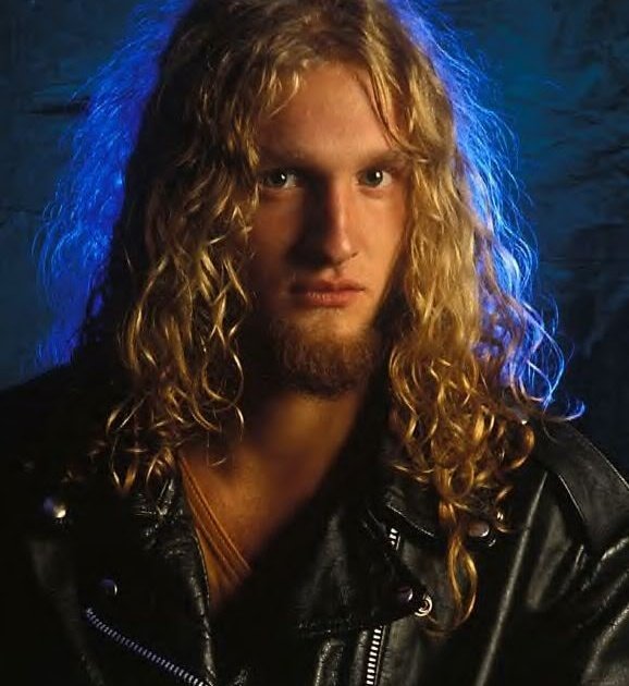 Happy Birthday to Layne Staley in heaven! Keep rockin\ the future!!   