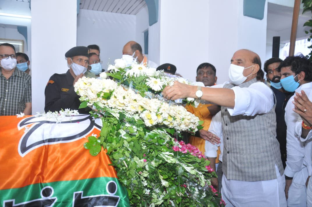 rajnathsingh's tweet photo. Paid my last respects to Kalyan Singh ji in Lucknow today.  His demise is an irreparable loss to Indian politics. My heartfelt tributes to him. https://t.co/o4GboH5xCr
