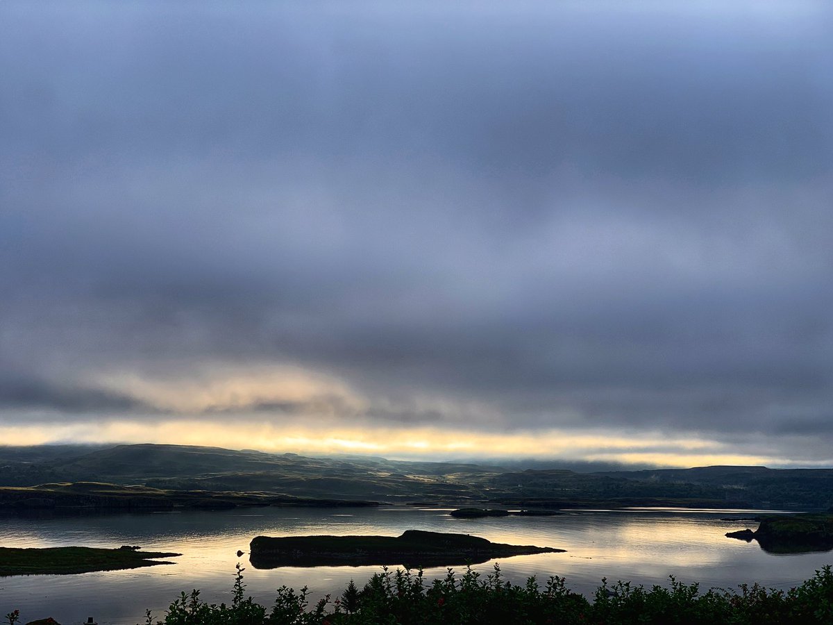 How about this for a Sunday morning?
#viewfrommywindow #guesthouse #skye #bedandbreakfast #isleofskye #scotland #housebythesea #housewithaview #roomwithaview #findyourstay #staycation #boutiquebnb #staycationuk #sundayvibes #scottishhighlands #scotlandexplore #scotlandholiday