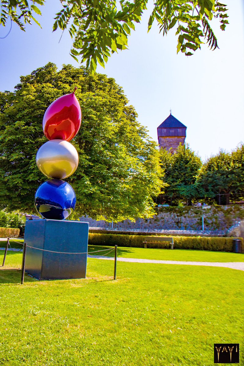 reivaxstgo31's tweet photo. L’œuvre des 3ballons de #PhilippeBerry exposée à #SaintBertranddeComminges @HauteGaronne dégradée!! désolant et inadmissible👎🏻! @Occitanie @TourismeHG #ambassadeurHG @laGazetteduCges @Pireneus_Radio pour info @Sirap014 @Wawanofficiel vous vous rappelez ? https://t.co/hK2S0jvSNO https://t.co/4lKvQvDmjZ