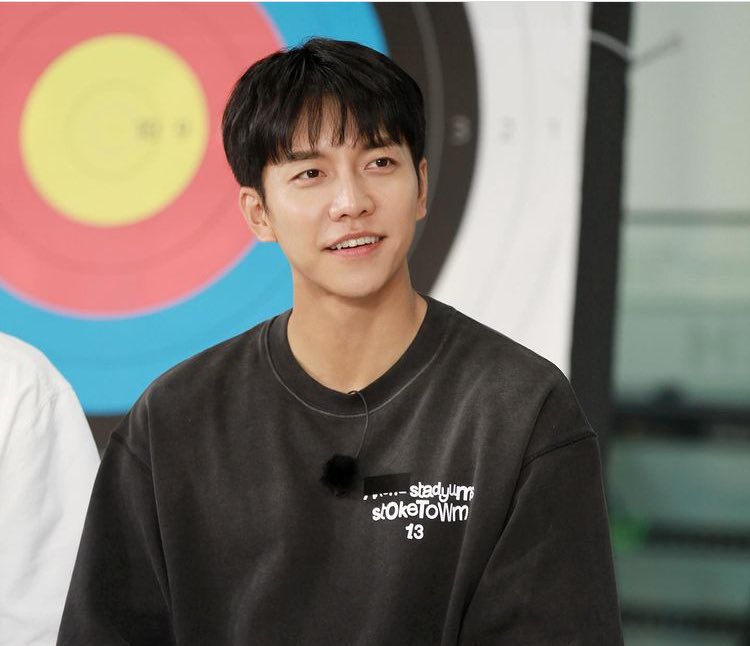 TinBanares79's tweet photo. I compare LSG smile from previous to present. He really did something on his teeth . His especially on his fangs ..😲 https://t.co/GiJ8p8cVLv