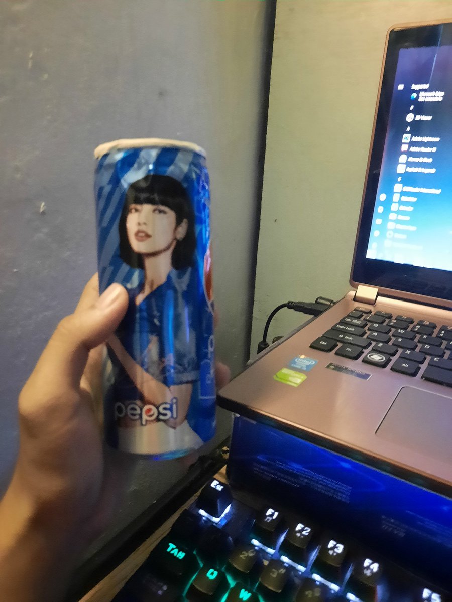 Nicjay43's tweet photo. kahit saan ko kasi inilagay yung pera ko sa kwarto, ayan ginawang alkansiya ni mama si lisaπππβ€β€π€π
#blackpink #Blinks #lisa #PEPSI #PepsiMeme #blackpinkmeme https://t.co/2ZgjA3Jqq6